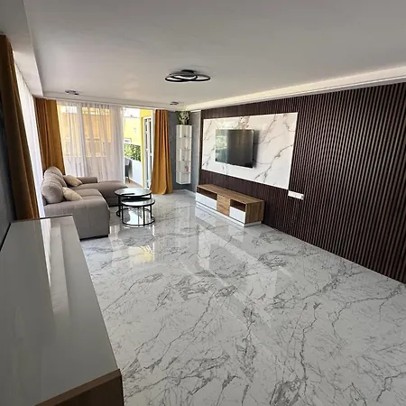 Emerald Luxe * أيا نابا