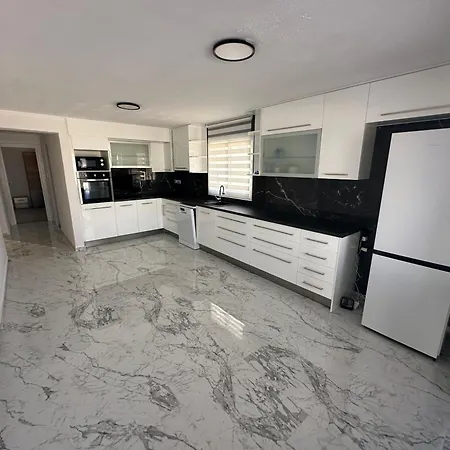 Emerald Luxe شقة